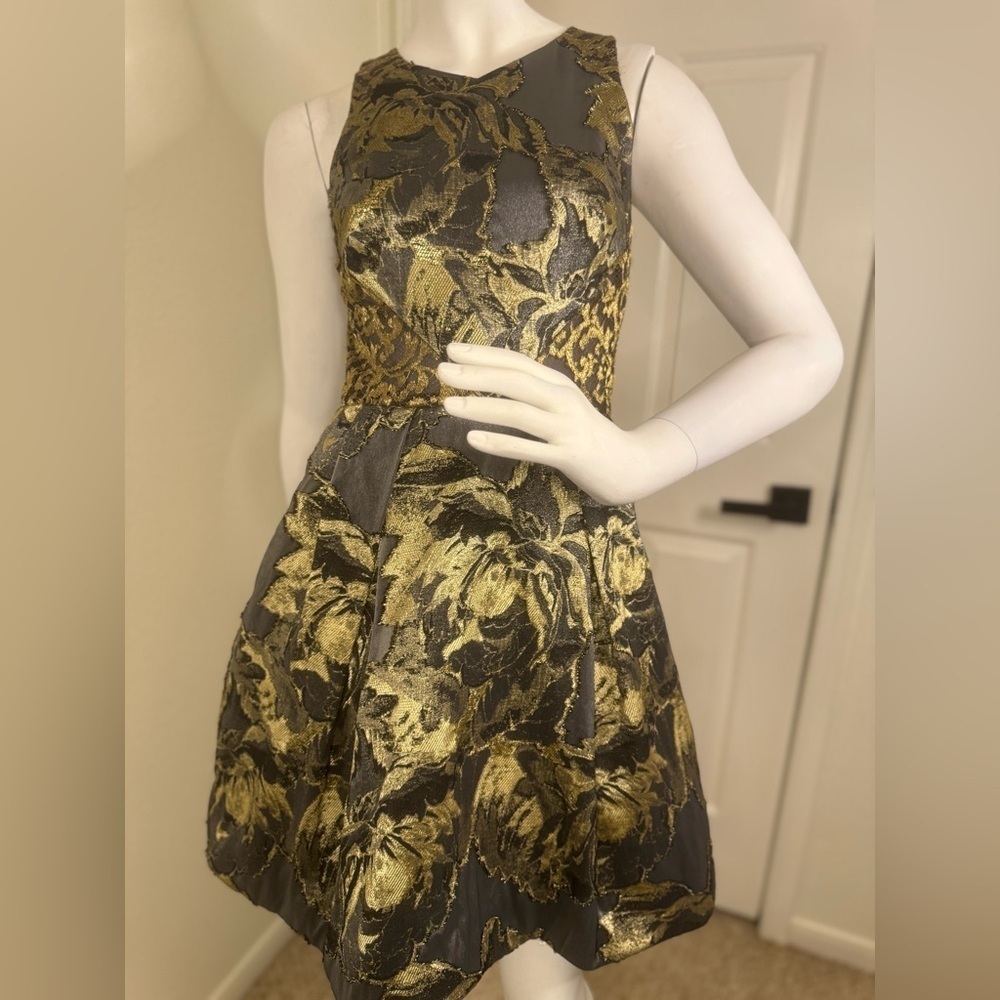 Theia Pewter & Gold Floral Jacquard Party Dress Size 2. G44